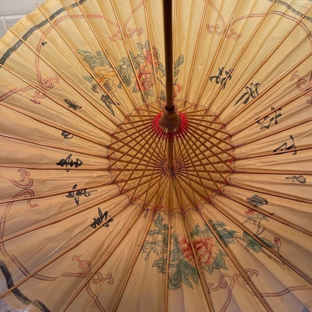 Vintage Asian decorative handpainted  paper umbrella - Picture 5 of 12